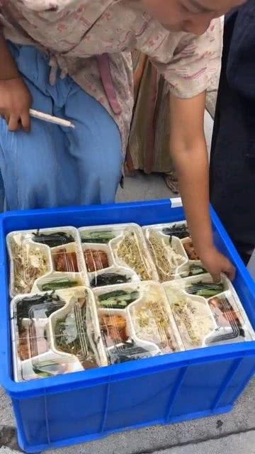 群众演员盒饭,揭秘影视幕后生活点滴